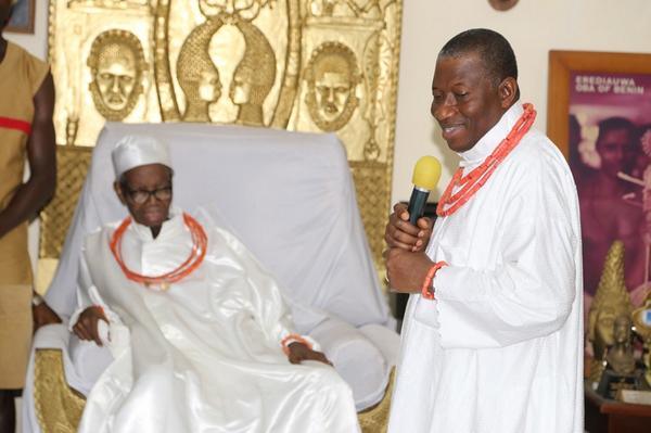 Goodluck-Jonathan-Visits-Oba-of-Benin-Spet-27-2014-_-Sugar-Daily-6.jpg