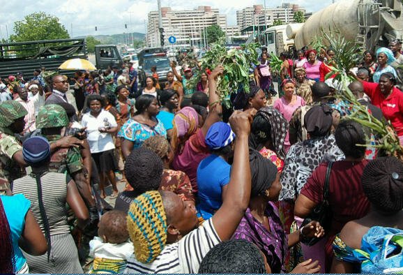 578x394xAbuja-Women-protest.png.pagespeed.ic.ywbjCR1QS_.jpg image